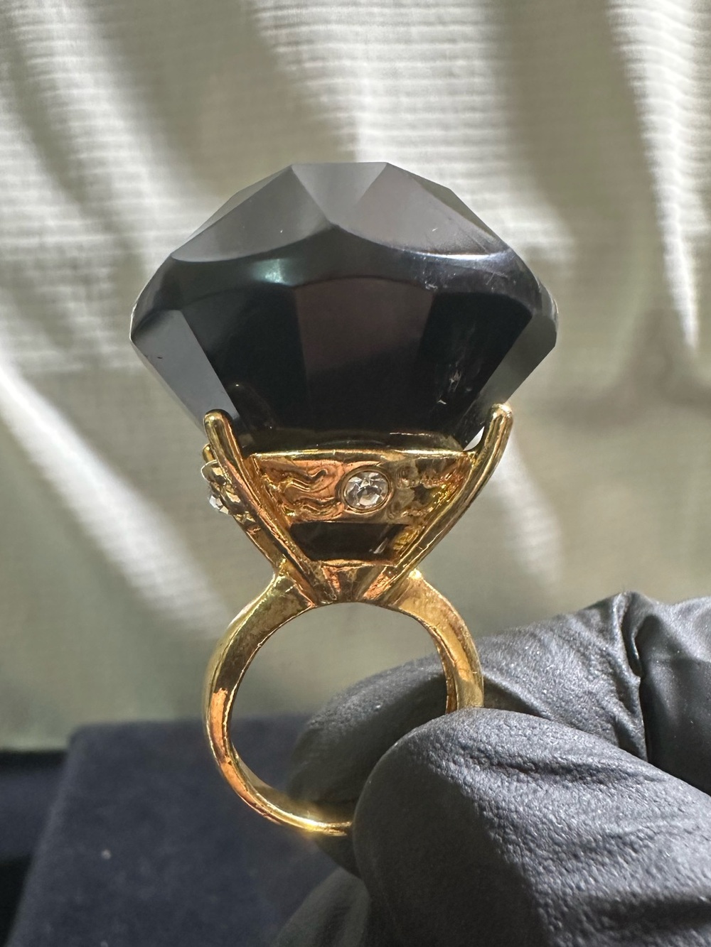 Vtg: Oversized Faceted Black Gem Statement Cocktail Ring w/Ice cream Setting